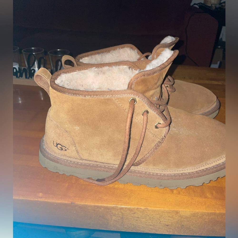 Size 10 men uggs barely worn